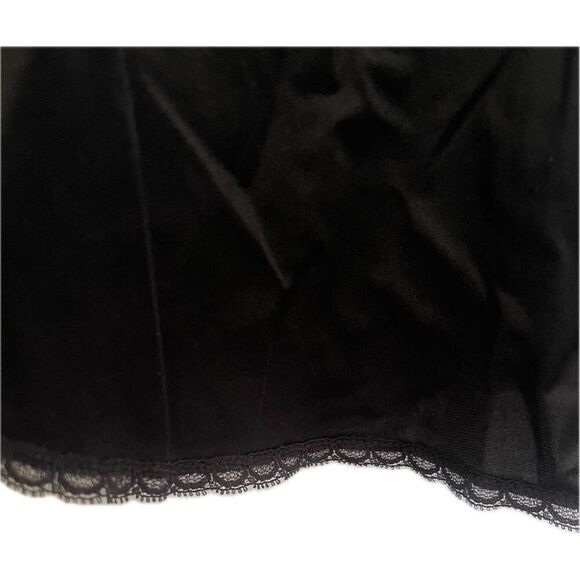 Vintage Vanity Fair Black Half Slip Women’s Size M Thin Lace Edging Nylon - Picture 3 of 4